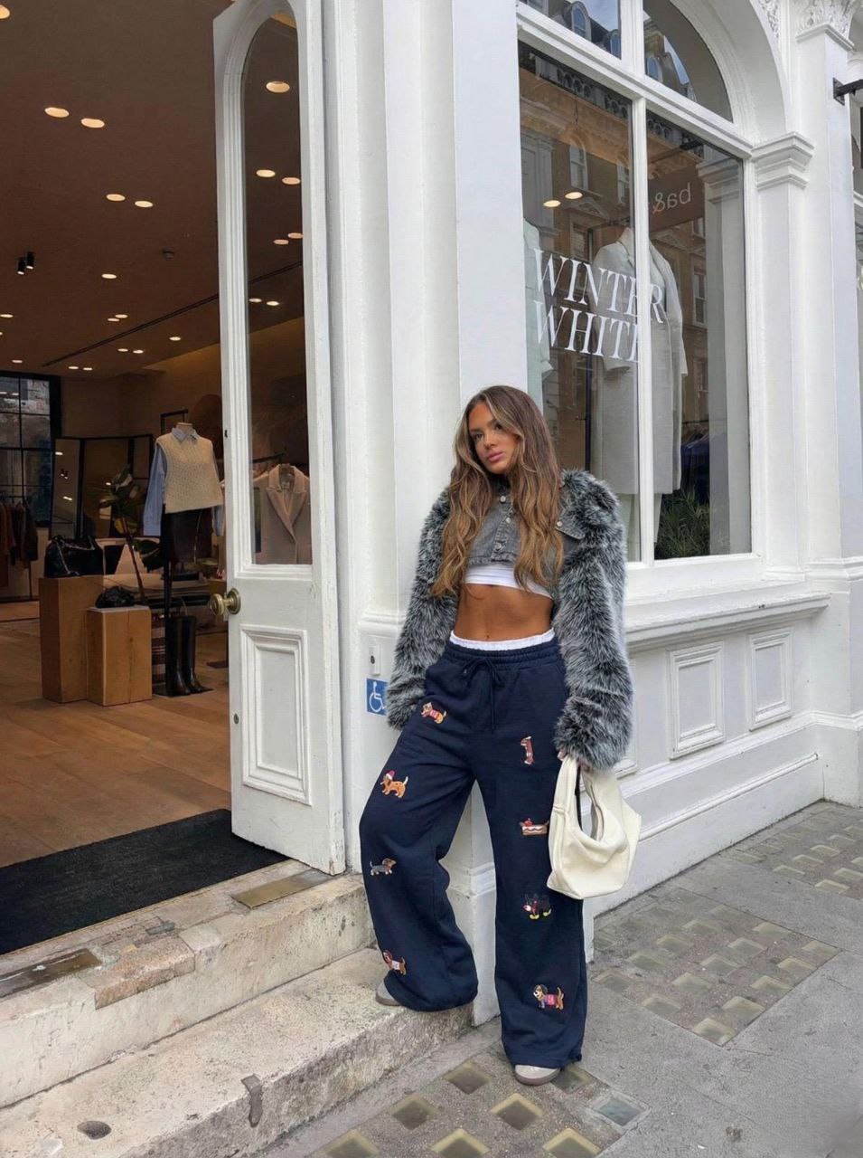 Kadın Köpek Figürlü Eşofman