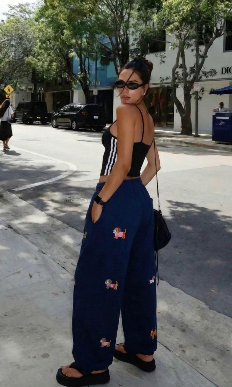 Kadın Köpek Figürlü Eşofman