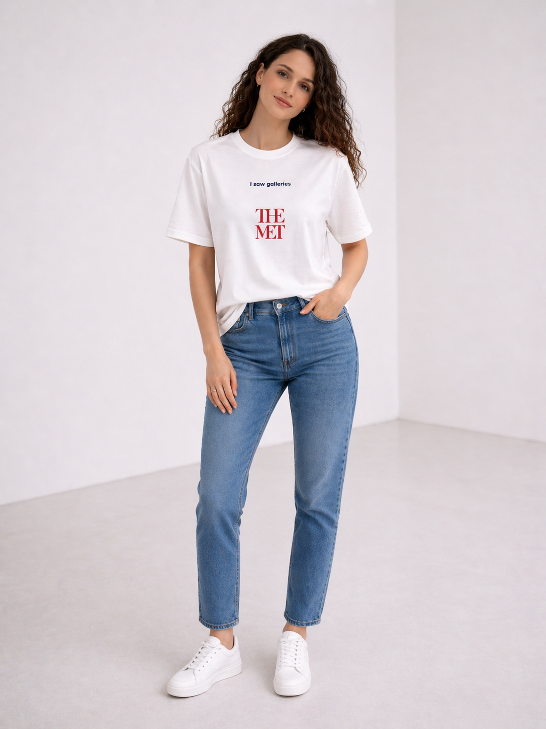 “The MET” Baskılı Beyaz Basic Tişört