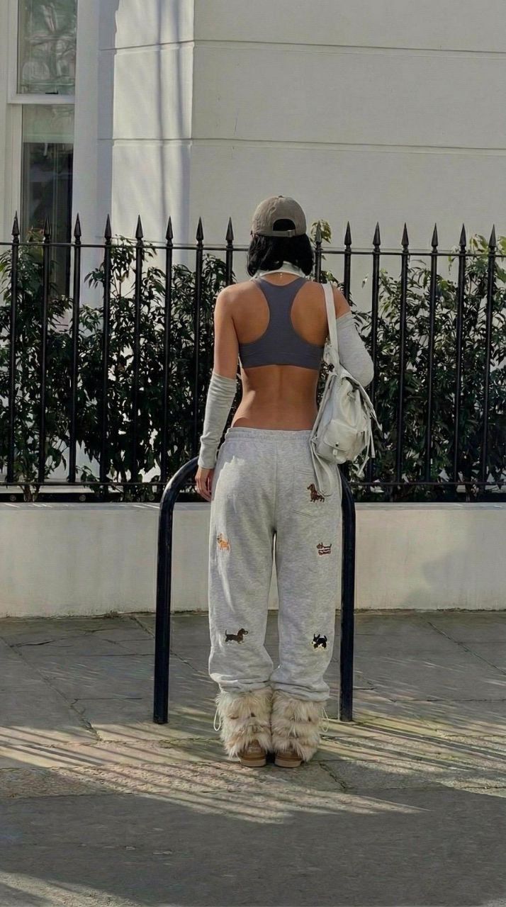 Kadın Köpek Figürlü Eşofman Gri