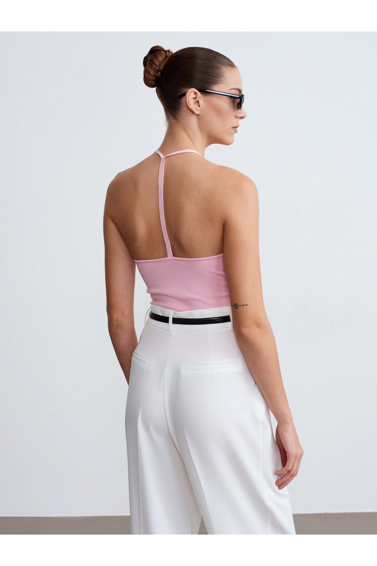 21051 Halter Yaka Askılı Top-Ekru