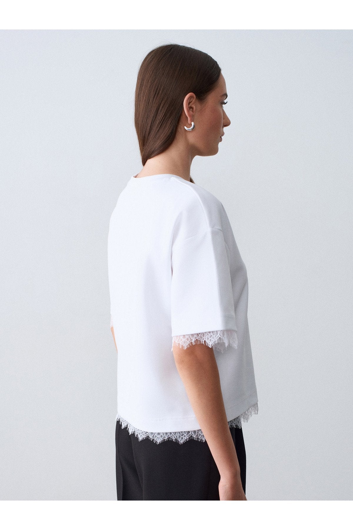 32826 Dantel Detaylı Kısa Kollu T-shirt-Beyaz