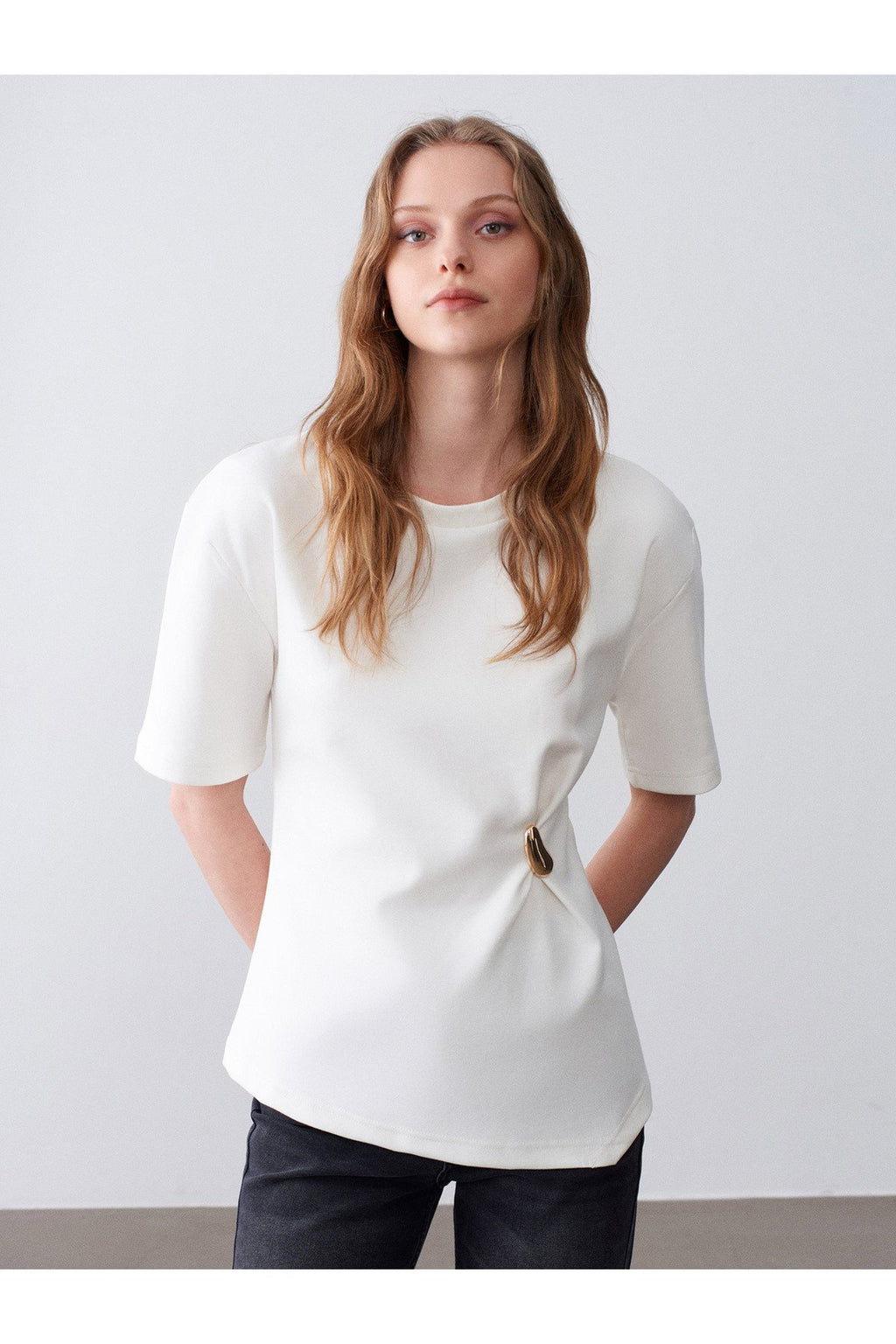 32445 Aksesuar Detaylı Basic T-Shirt-Ekru