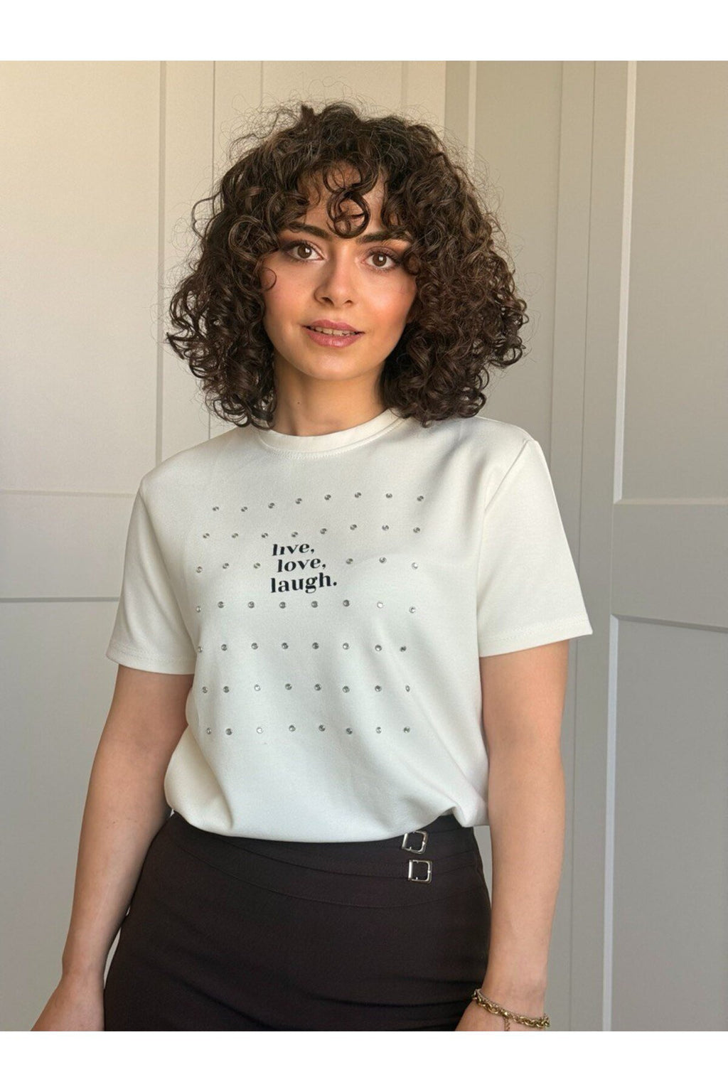 Taş Detaylı “Live Love Laugh” Baskılı Kadın Tişört