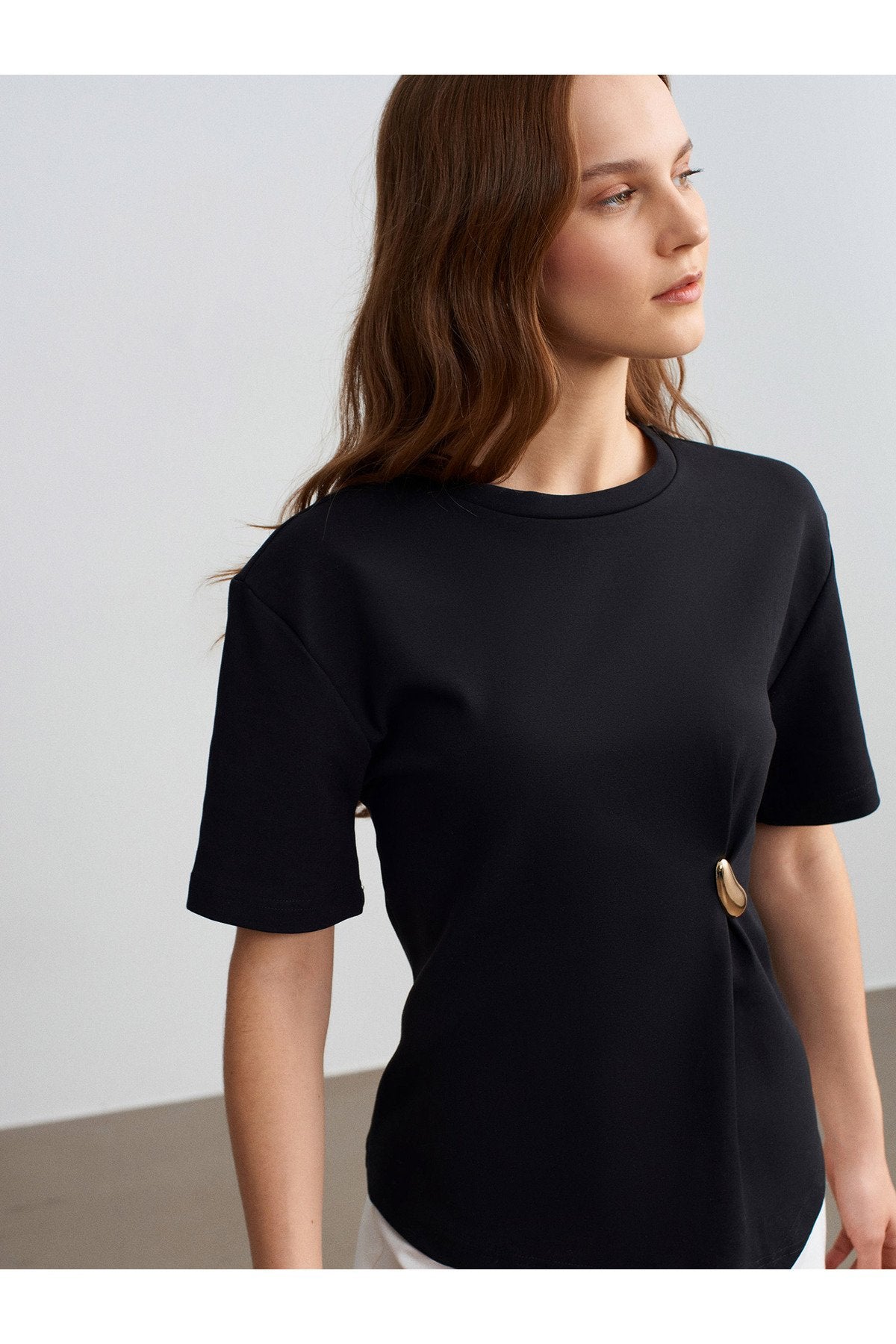 32445 Aksesuar Detaylı Basic T-Shirt-Siyah