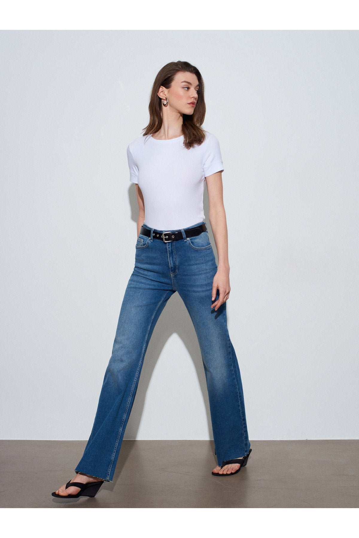 32637 Bisiklet Yaka T-Shirt-Beyaz