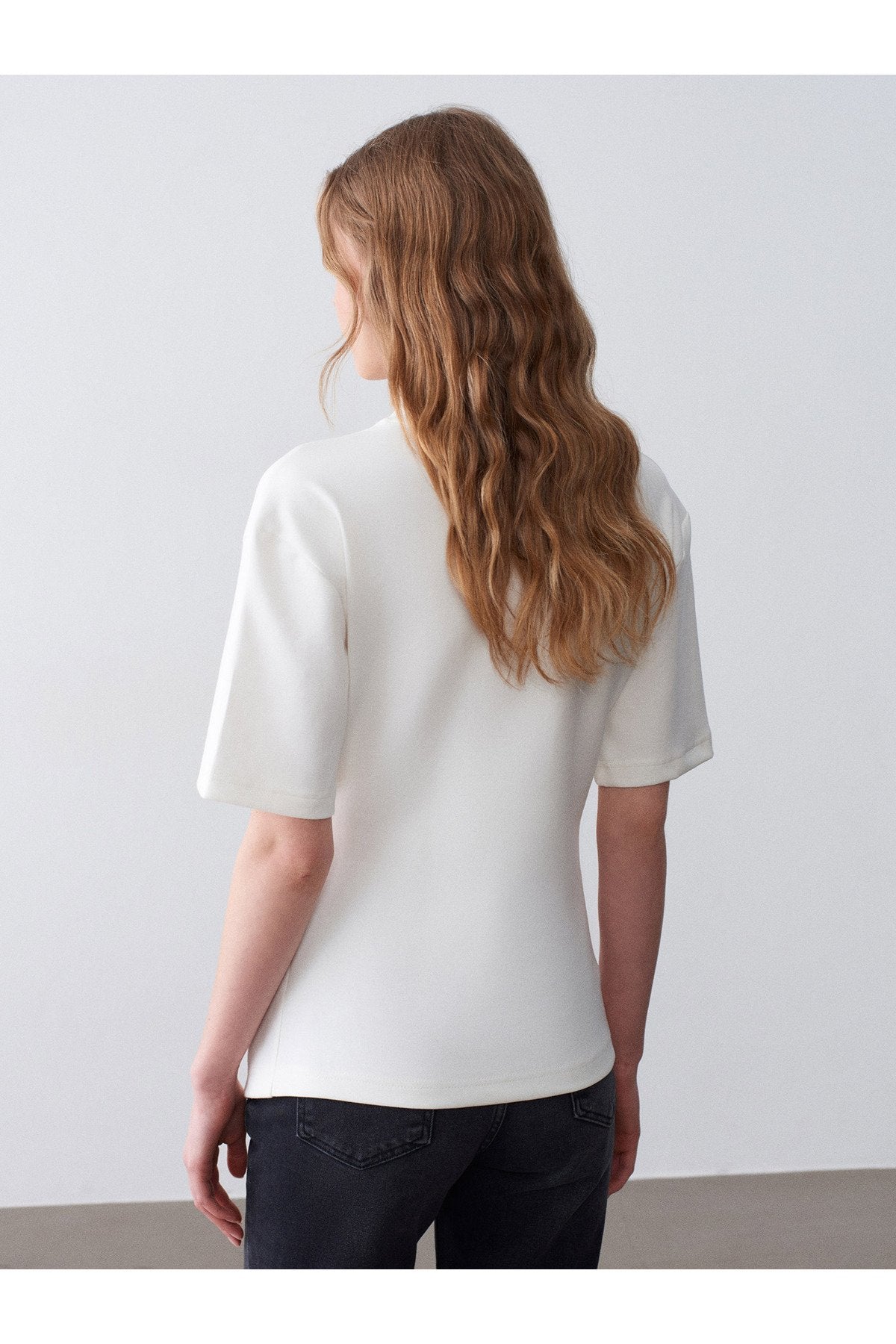 32445 Aksesuar Detaylı Basic T-Shirt-Ekru