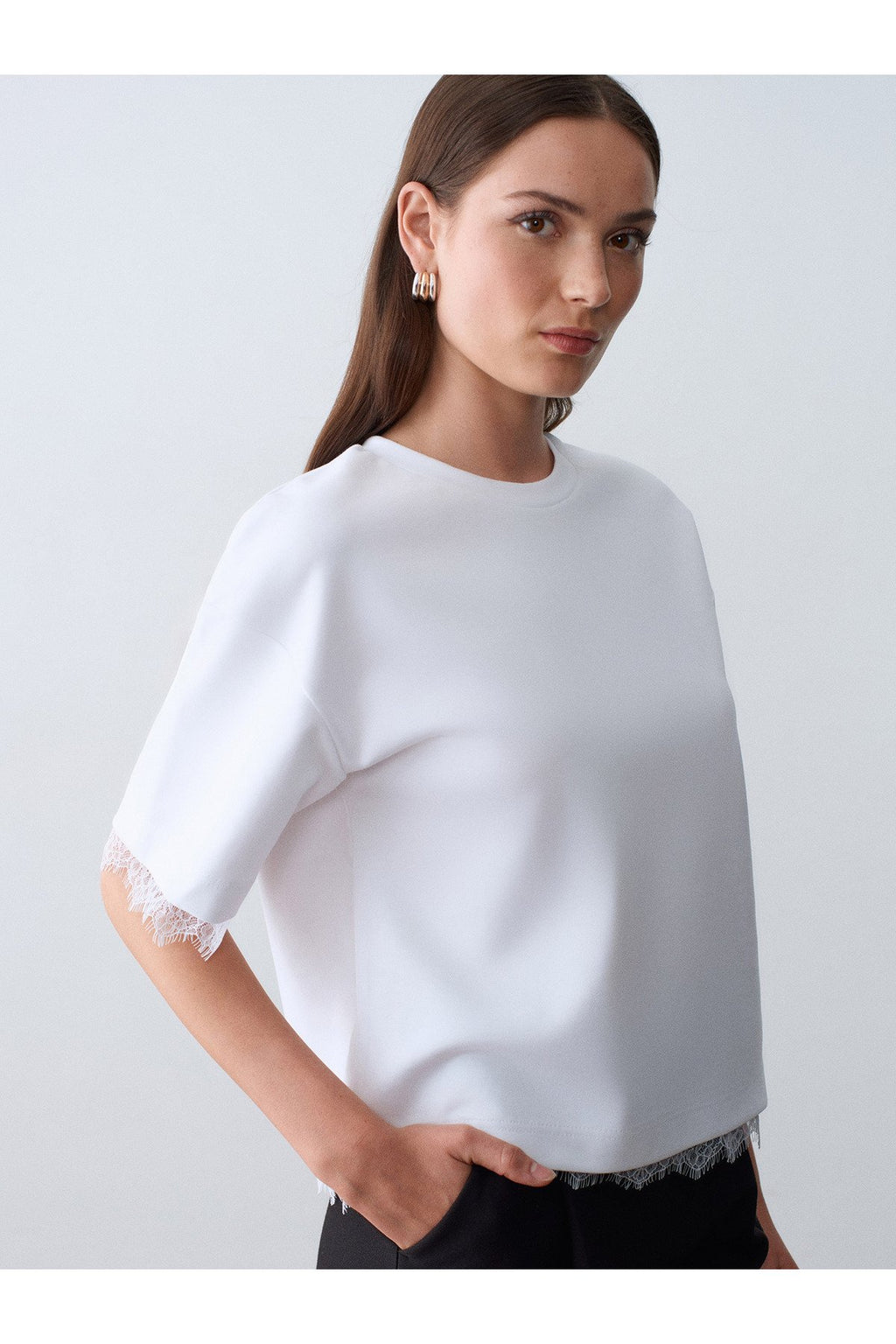 32826 Dantel Detaylı Kısa Kollu T-shirt-Beyaz