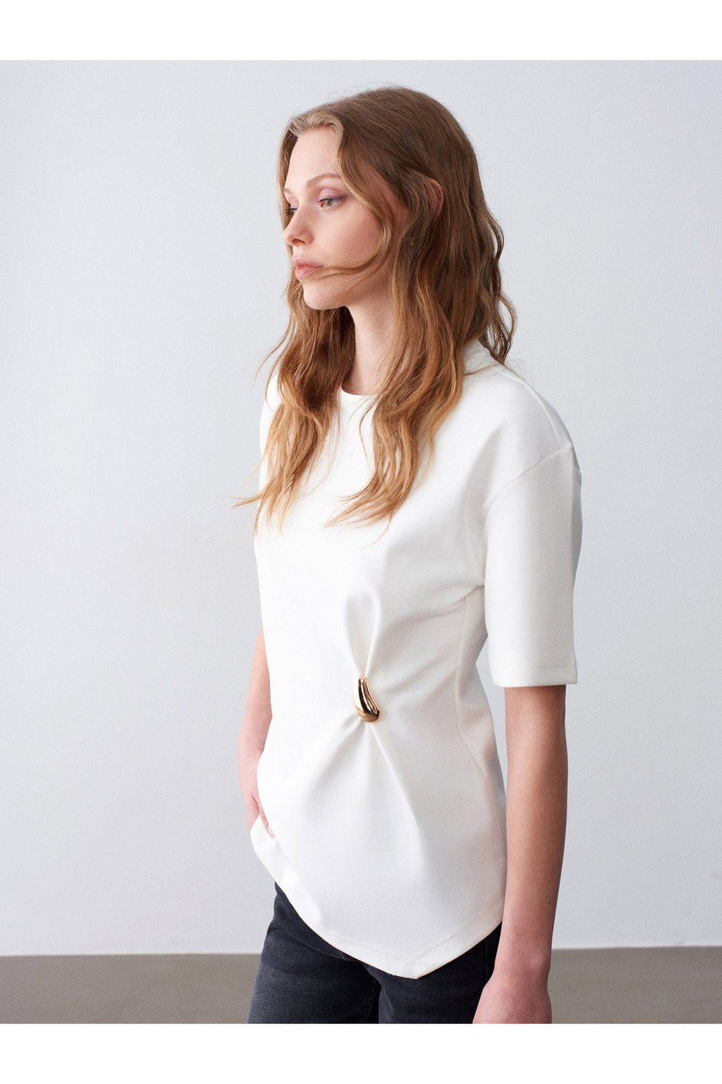 32445 Aksesuar Detaylı Basic T-Shirt-Ekru