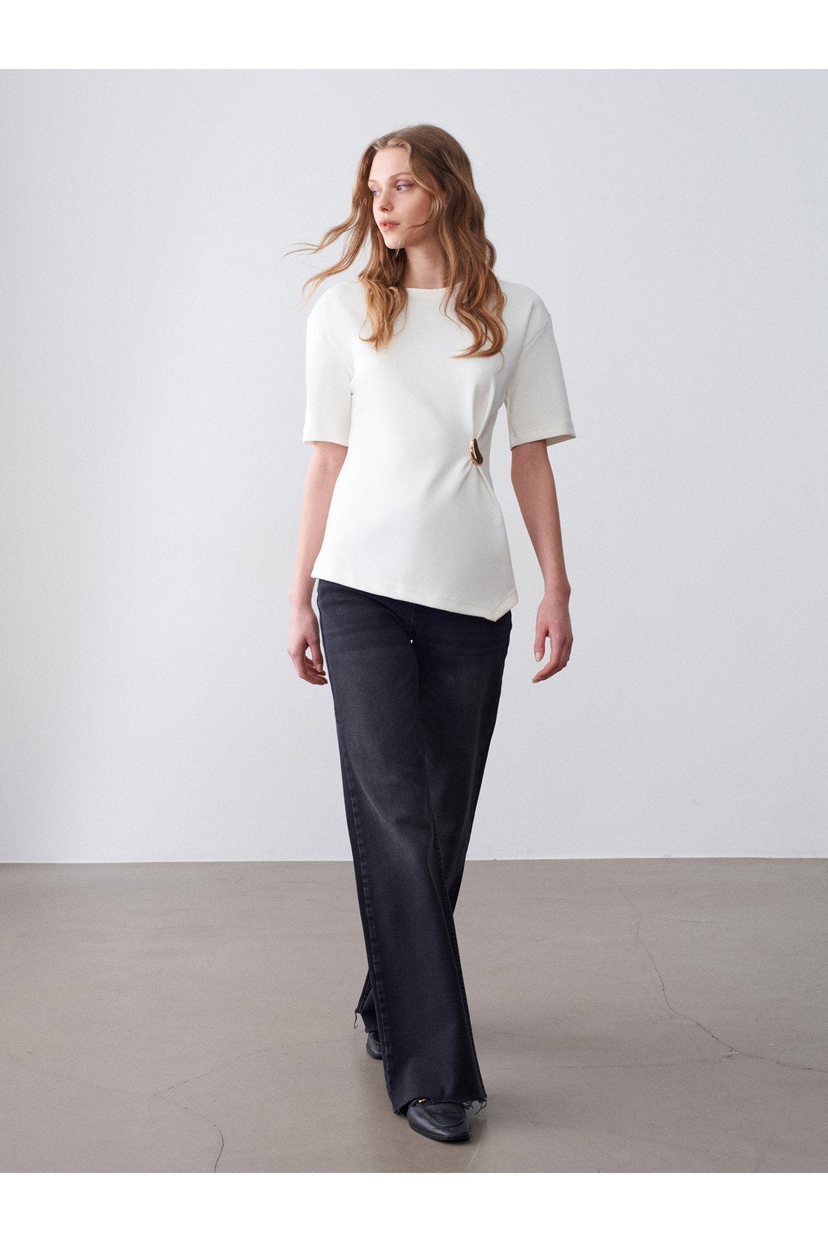 32445 Aksesuar Detaylı Basic T-Shirt-Ekru