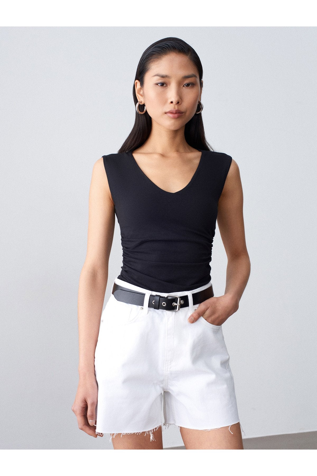 21222 V Yaka Basic Top-Siyah