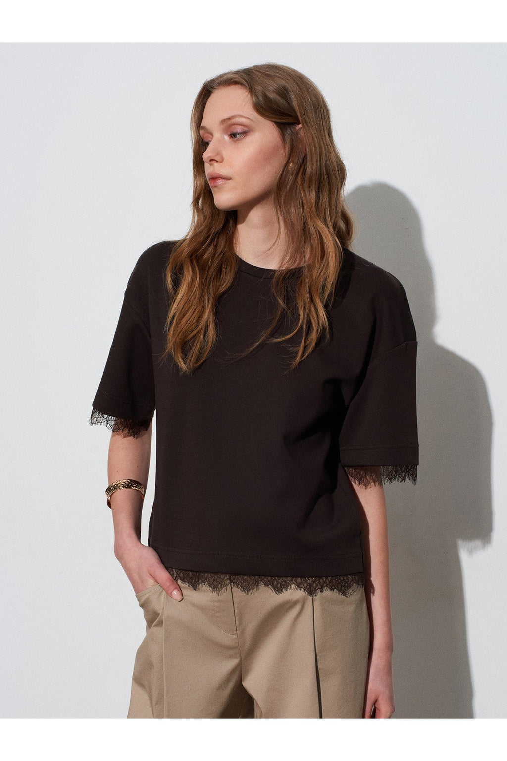 32826 Dantel Detaylı Kısa Kollu T-shirt-Koyu Kahve