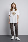 Quzu Baskı ve Nakış Detaylı T-shirt Ekru