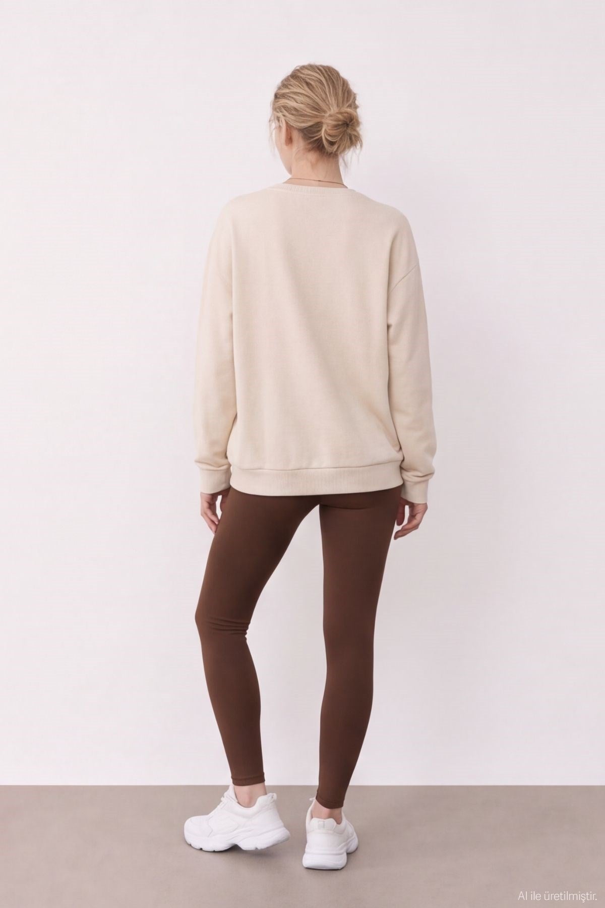 Nakış Detaylı Sweatshirt Bej