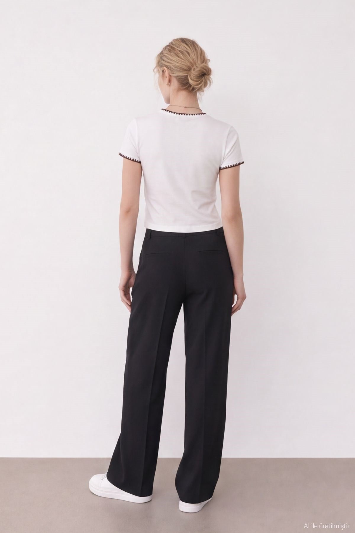 Nakış Detaylı T-shirt Ekru